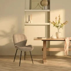 Eetkamerstoelen< Eetkamerstoel Flor Taupe